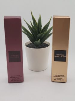 2 TOM FORD TRAVEL SPRAYS 

CAFE ROSE 
BLACK ORCHID 

.34 ⭐️