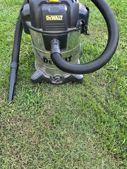 DEWALT vacuum cleaner