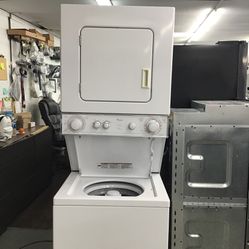 Whirlpool 24” Stackable Washer And Dryer. 1 Year Warranty 