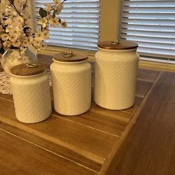 Better homes & Gardens Ceramic 3-piece canisters with wood lid