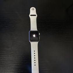 Silver/White Apple Watch Series 3 38mm