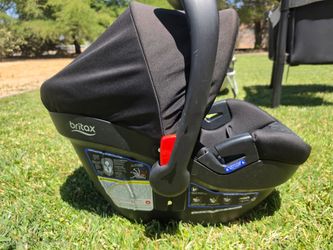 Britax Safe Cell Car Seat w/ 2 Bases