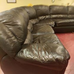 14' leather sectional Pullout Bed  Very Comfortable Can Deliver Okc Area 30 Dollars 