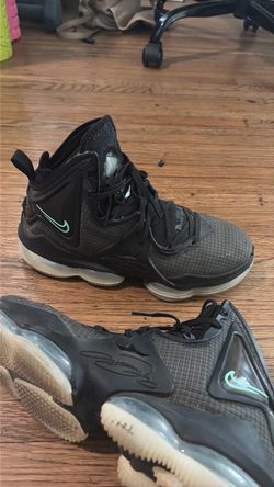 LeBron 19 "Black Green Glow” Size 10