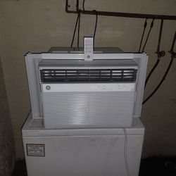 Air Conditioner General Electric 8,000 BTU With Remote (Smart WiFi Like New)