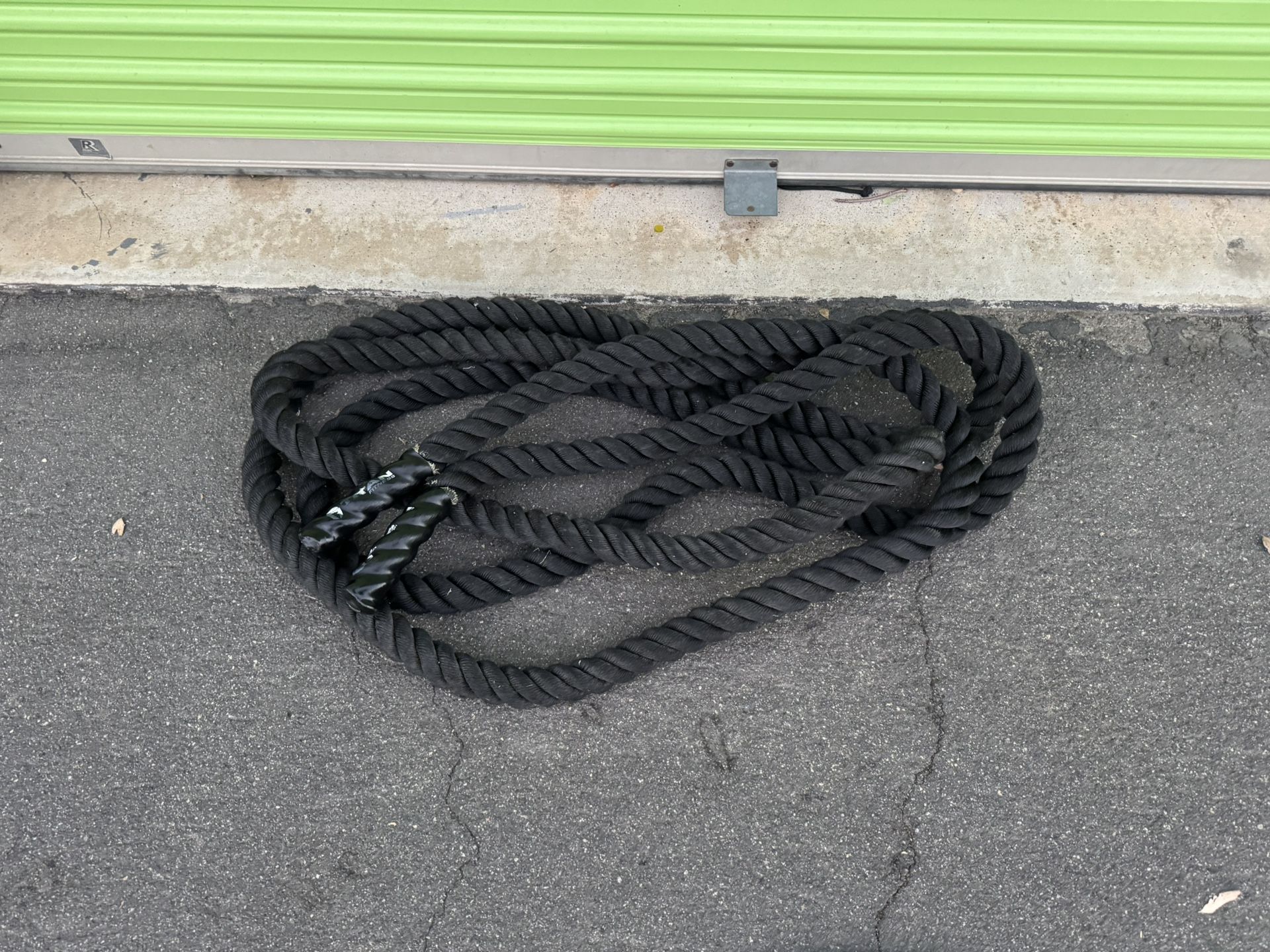 Titan Fitness Black Poly Dacron Battle Rope – 30 FT, 2” Thick (Full-Body Training Rope)