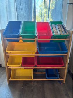 Book/toy shelf