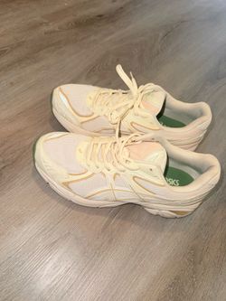 Women ASICS Size 8.5