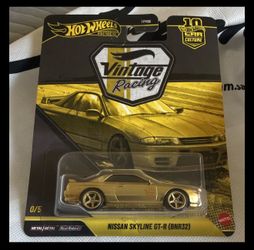 Gold Nissan Skyline GT-R (BNR32) HW