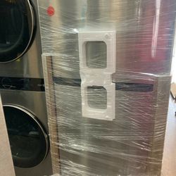 LG TOP FREEZER  STAINLESS STEEL REFRIGERATOR  30"W  OPEN BOX 