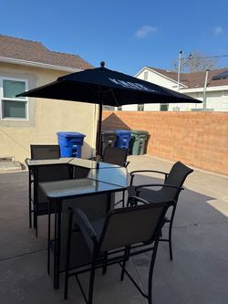 Outdoor bar ￼