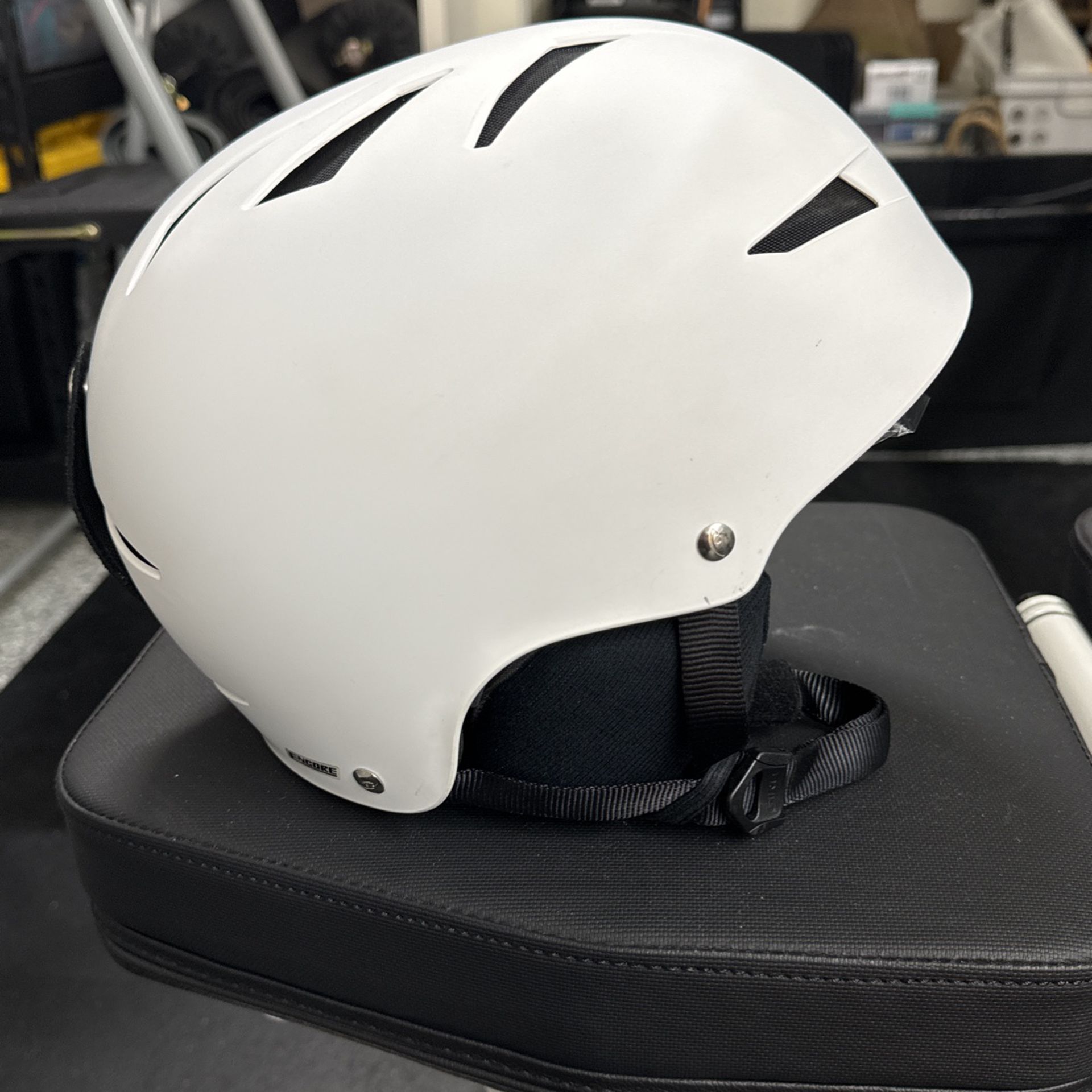 Giro Encore 2 Adult Medium White Snowboarding Helmet