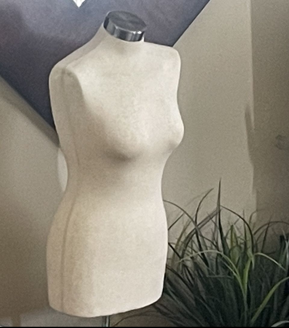 Mannequins/Dress Forms