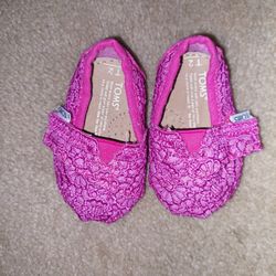 "TOMS " 2T Infant Baby Girl Shoes NEW (NWOT)