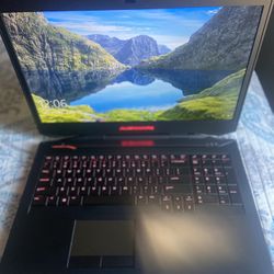 Alienware 17 Gaming Laptop intel(r) HD Graphics 4600    250 gb ssd + 500 gb storage