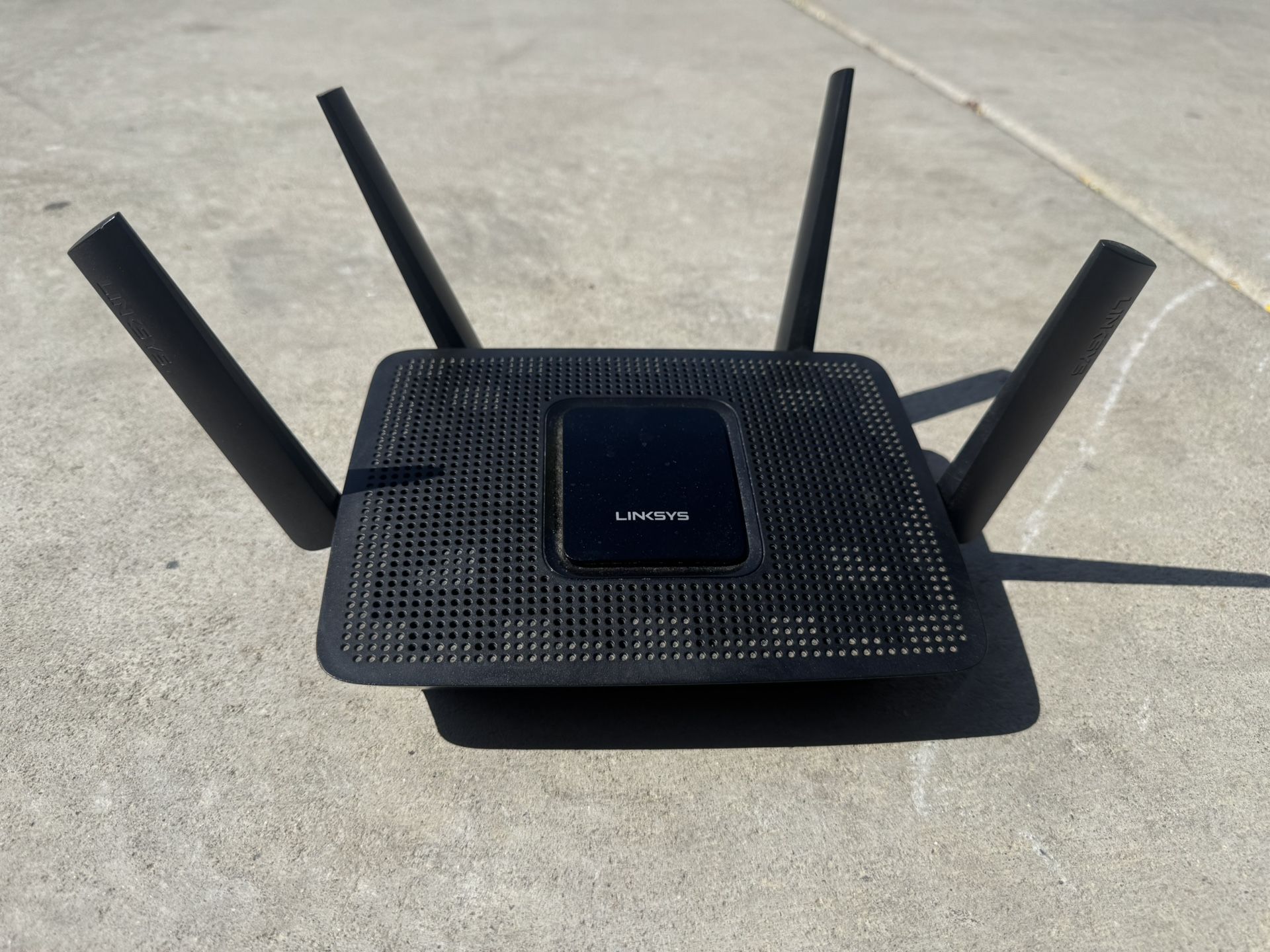 Linksys MR8300 Mesh Wi-Fi Router
