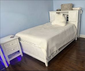 Full size bedroom set