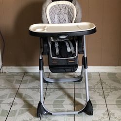 LIKE NEW GRACO 3 IN 1 CONVERTIBLE HIGH CHAIR!!!!