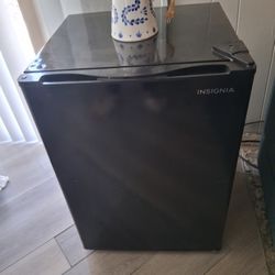 Insignia 1.7 Cubic Feet Mini Fridge