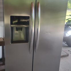 Frigidaire Refrigerator 