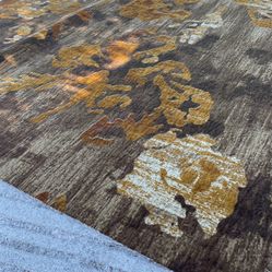 BEAUTIFUL NEW CARPET 