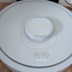 Shark Vacuum robot IQ.