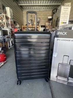 iPACK 28" Hardside Spinner Suitcase – Large Checked, Black