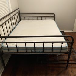 Daybed with Mattress 