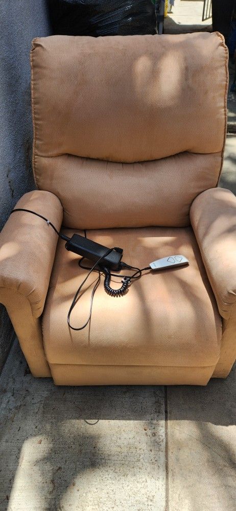 Lift Assist Stand-up Chair/Recliner