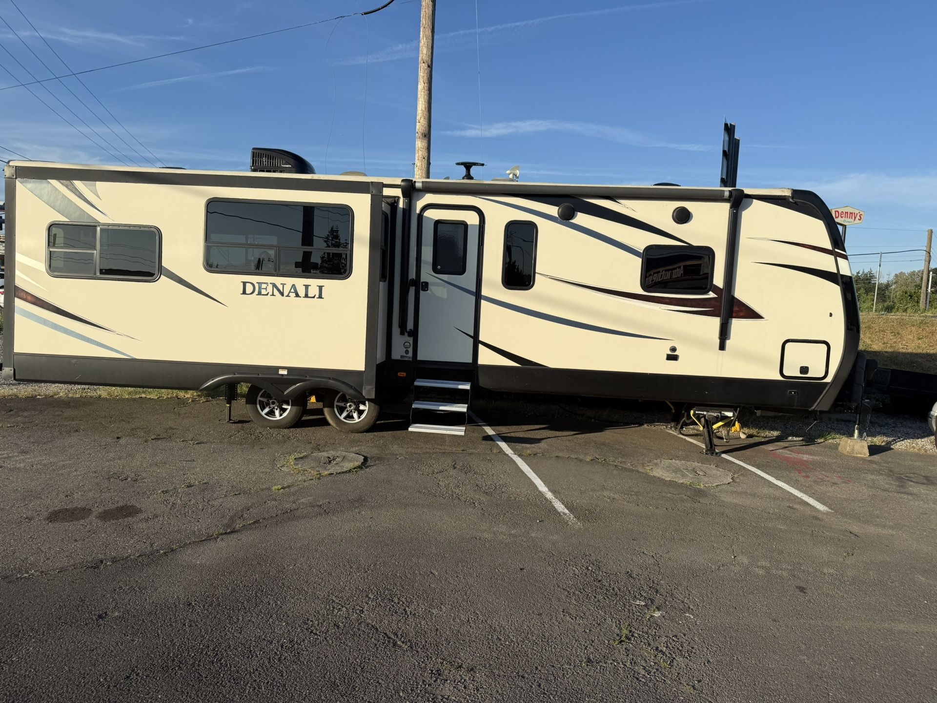 2018 Denali travel trailer 287RE