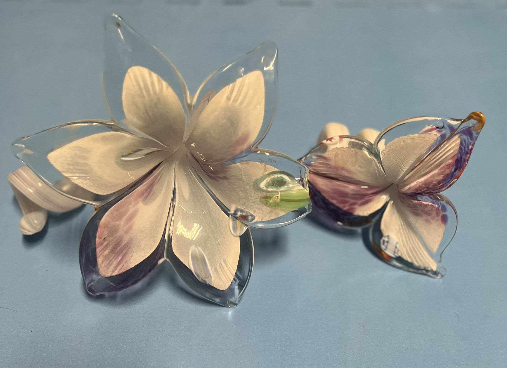 2 Italian Murano Glass Flower with Twisted Stem