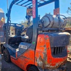 2014 TOYOTA Forklift Low Mast 8FGCU25