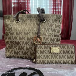 Micheal Kors Purse and Wallet(OBO)