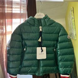 Brand New moncler Size 5 