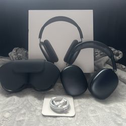(New) Black AirPods Maxes 