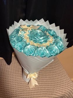 Light bue ribbon dahlia and roses bouquet