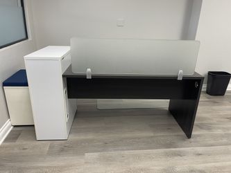 Desks for sale 200 ea retail for $500