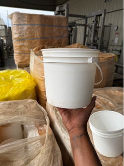1 gallon buckets