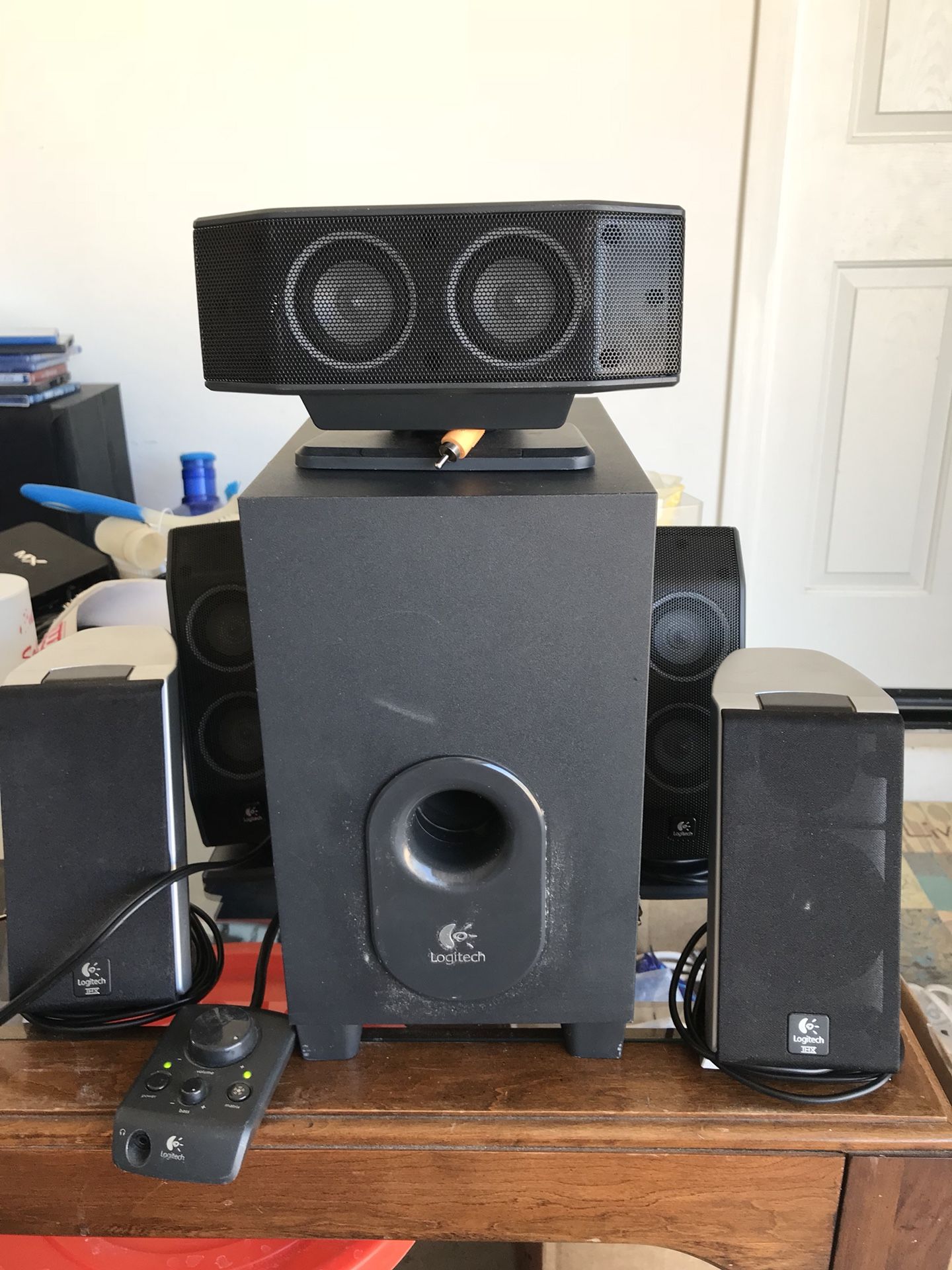LOGITECH X540 5.1 SURROUND SOUND SYSTEM WITH SUBWOOFER for Sale in