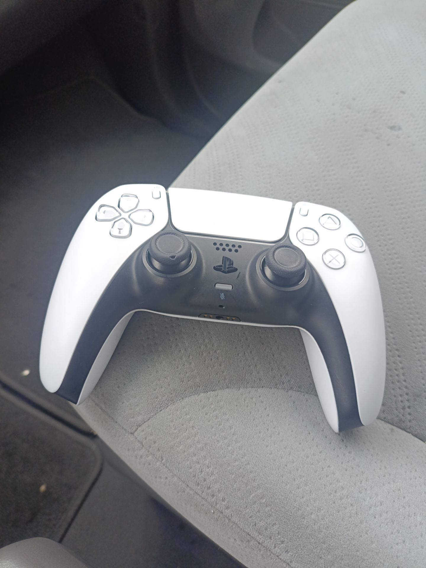 PlayStation 5 controller