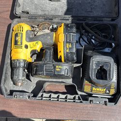 The wall screw gun, two batteries and charger The wall screw gun two batteries