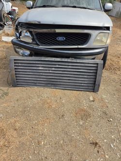 98 to 03 vented tail gate for ford f150 for $60 no damage in upland ca no delivery