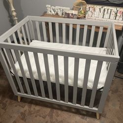 Baby Car Seat/ Crib 