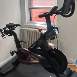 Like New Peloton bike