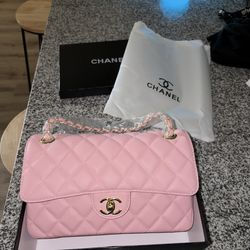Pink snakeskin textured women’s Chanel purse