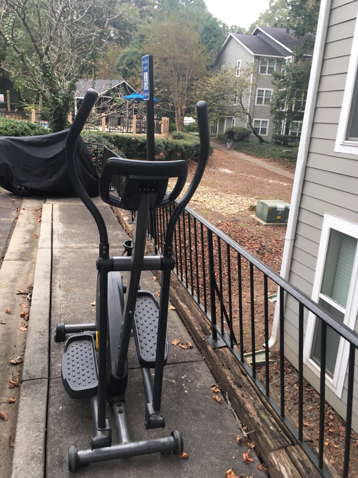 Golds Gym Stride Trainer 300 Elliptical for Sale in Atlanta, GA OfferUp