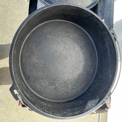 Lodge 16” Dutch Oven With Accessories 