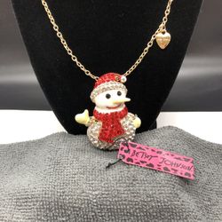 Adorable little snowman necklace/brooch