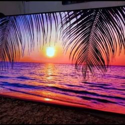 75" Roku Smart Tv 4k Great Condition Like New Stil Have The Legs.  Great Quality Pic Come With Remote 