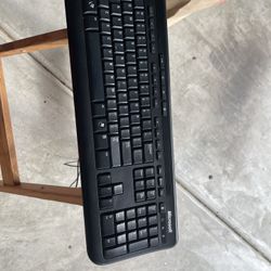Microsoft Wired Keyboard 600 USB Slim Silent Spill Resistant 10 Key Feet Tested
